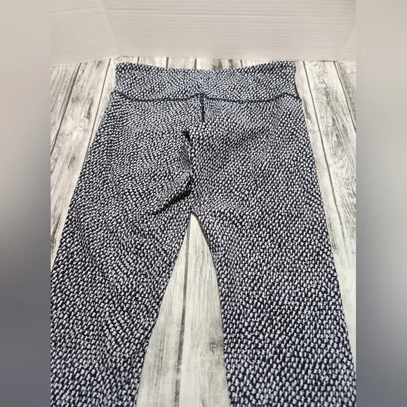 Lululemon Wonder Under Crop leggings - Picture 2 of 7